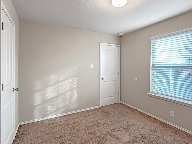 Building Photo - 5BR in Wildhorse | Great Layout + Greenbelt Views