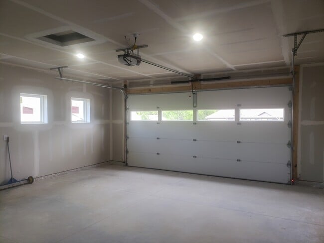 Building Photo - 1216 Salem Dr