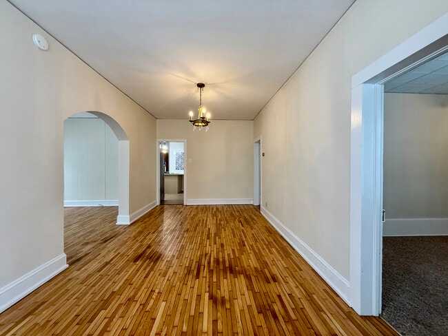 Building Photo - 717 Warner Ave