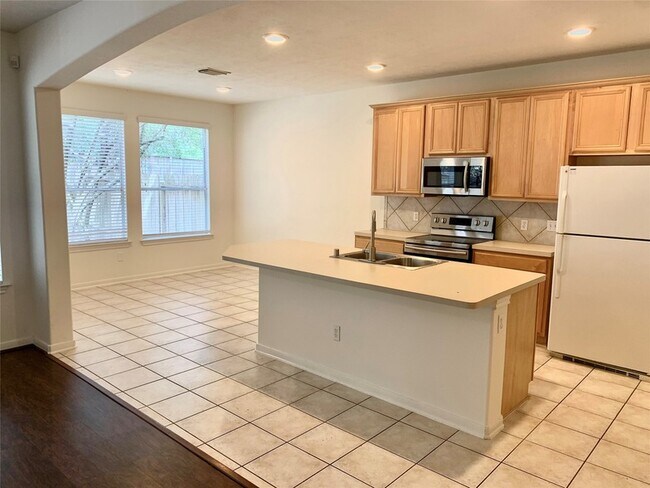 Building Photo - 130 Ledgestone Pl