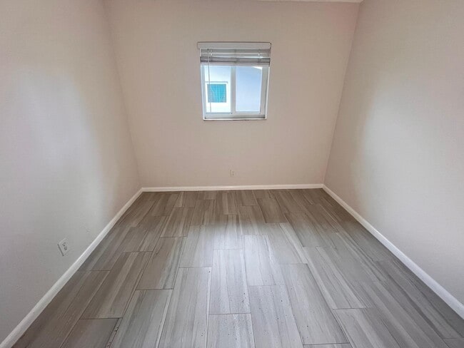 Building Photo - 3121 NE 7th Ave