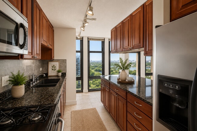 Building Photo - 6700 S South Shore Dr