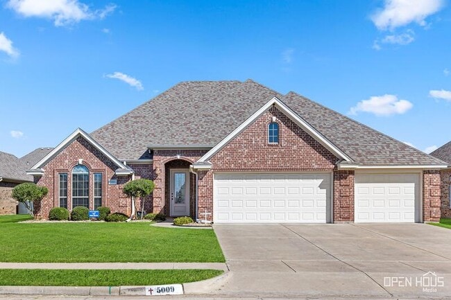 Building Photo - 5009 Lantana Dr
