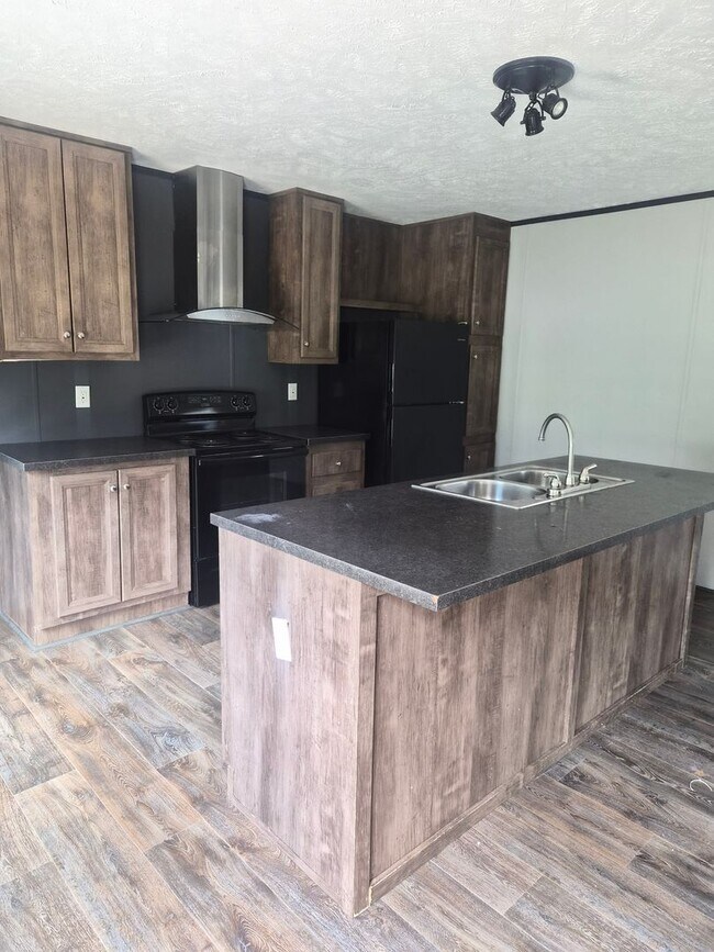 Building Photo - Heiskell 37754 - 3 bedroom, 2 bath home - Call Lisa Vineyard (865) 216-9334