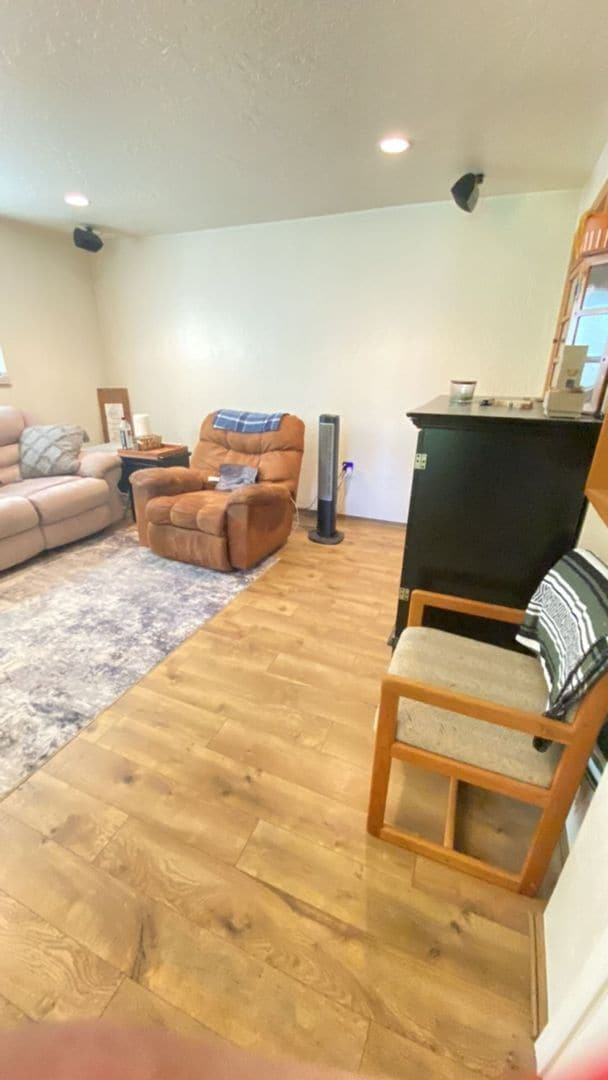 Building Photo - Lakeview Property in Hauser; Utilities Included