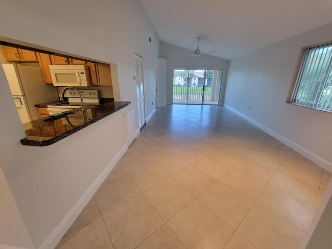 Building Photo - 4208 Glenmoor Dr