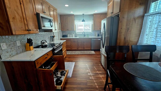 Building Photo - Fully Furnished 3 Bedroom Home in Coeur d'...