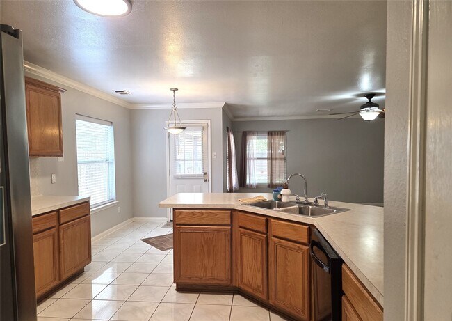 Building Photo - 18011 Featherfield Ln