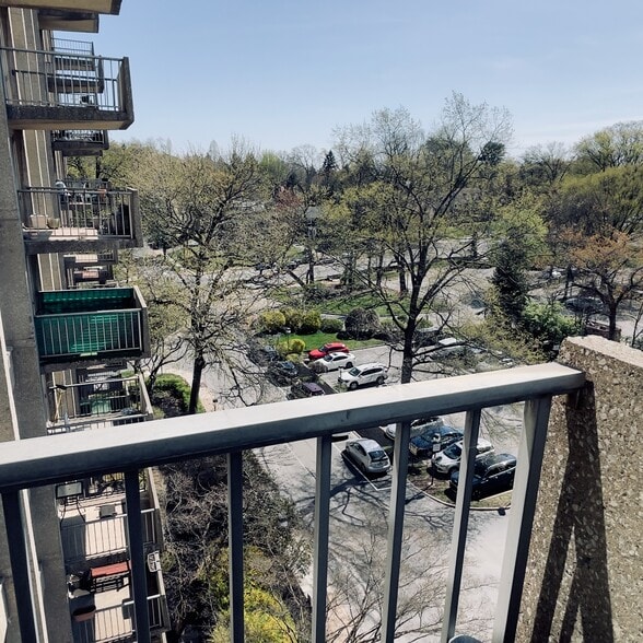 Building Photo - 1001 City Ave