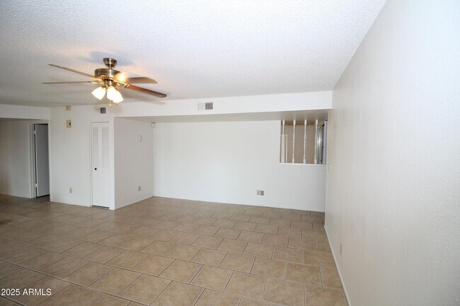 Building Photo - 626 W Paseo Way