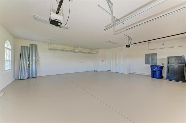 Building Photo - 4789 Vasca Dr
