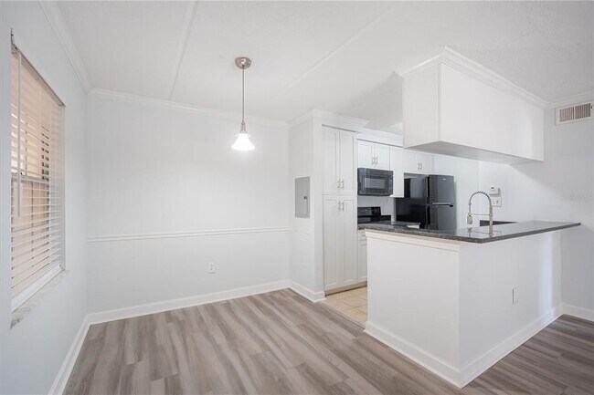 Building Photo - 5305 San Sebastian Ct
