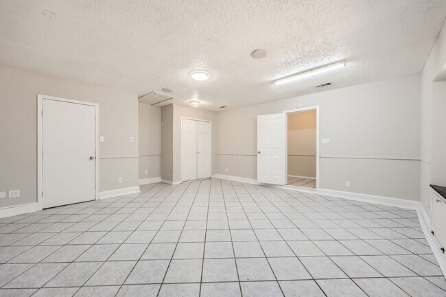 Building Photo - 602 Carl C Senter St