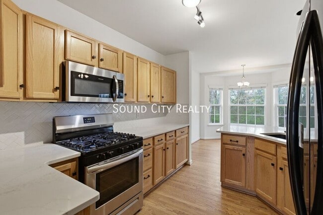 Building Photo - 5112 Bay Overlook Dr