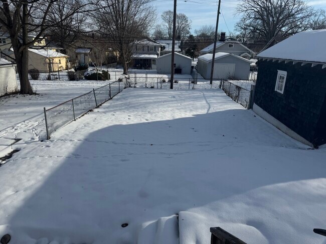 Building Photo - 1211 N Sheridan St