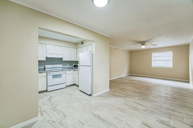 Building Photo - Renovated  condo in the heart of McAllen, ...