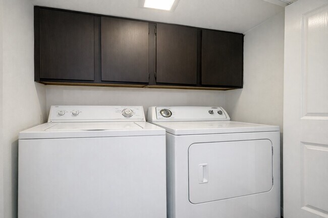 Building Photo - 8529 Hearth Dr