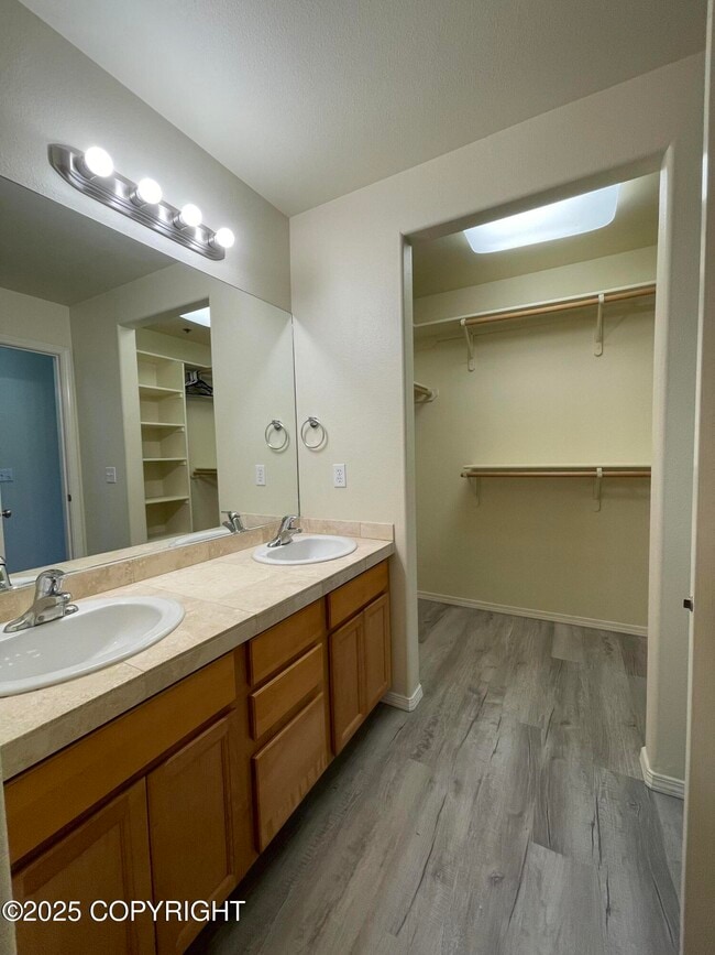 Building Photo - 11351 Discovery View Dr