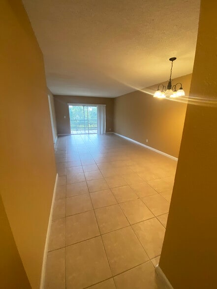 Building Photo - 120 Sparrow Dr