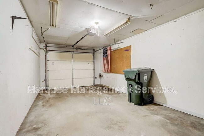 Building Photo - 416 S Bird St