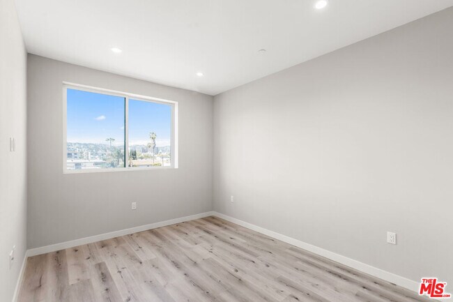 Building Photo - 1226 S Bedford St