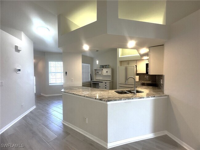 Building Photo - 6922 Satinleaf Rd N