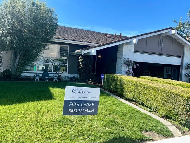 Building Photo - Beautiful Fully Furnished 4Bed/2Bath Home for Rent