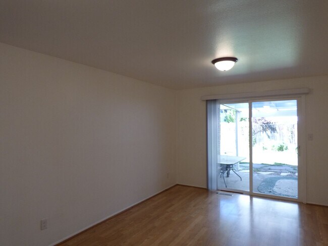 Building Photo - 918/920 Kelly Place