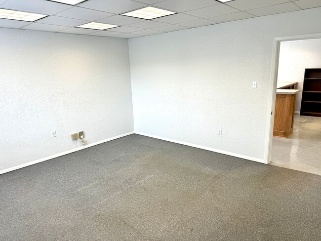 Building Photo - Office Space In Downtown Biloxi! Great Loc...