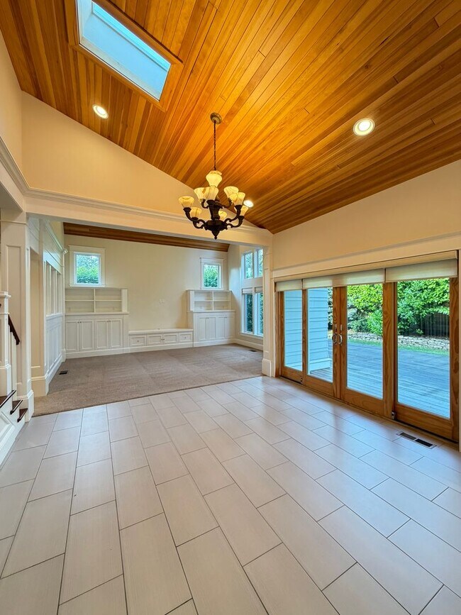 Building Photo - Gorgeous Custom Home In the Uplands Neighborhood. 4bd plus office. 2944sf.