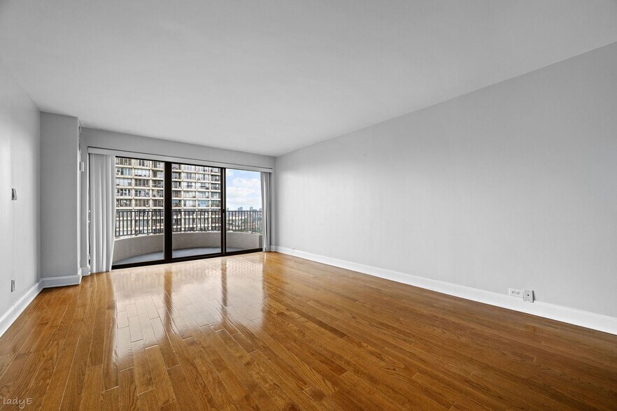 Building Photo - 2020 N Lincoln Park W