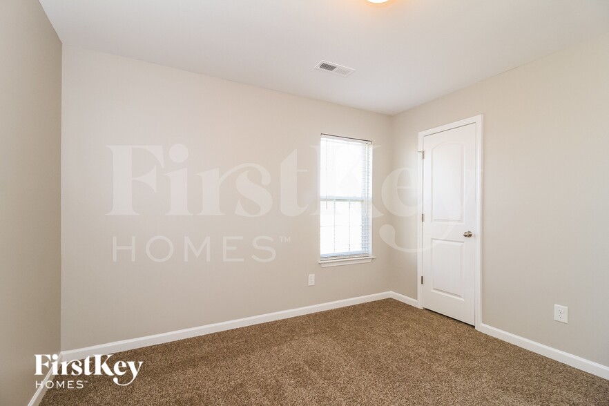 Building Photo - 667 Field Crossing Ct