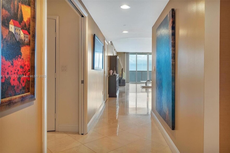 Building Photo - 1850 S Ocean Dr