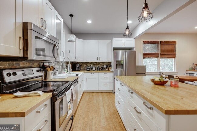 Building Photo - 139 Hillside St