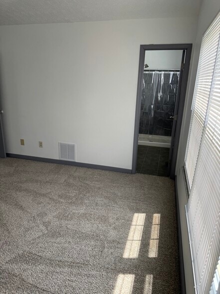 Building Photo - 475 Broadview Ct