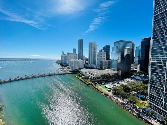 Building Photo - 801 Brickell Key Blvd