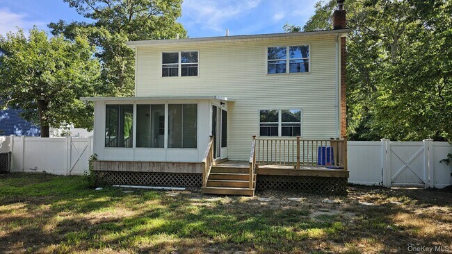 Building Photo - 81 Parkwood Dr