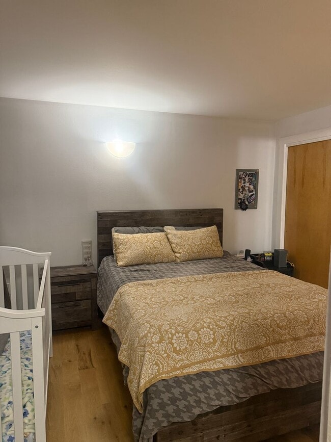 Building Photo - Ground Level Ponds Studio - Partially Furnished Unit