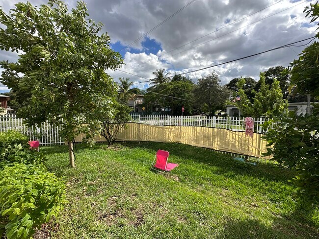 Building Photo - 2109 SW 18th Ave