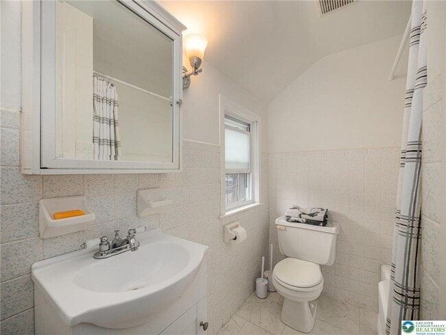 Building Photo - 115 2nd St