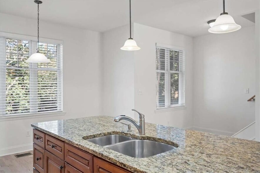 Building Photo - 110 Garrison Walk