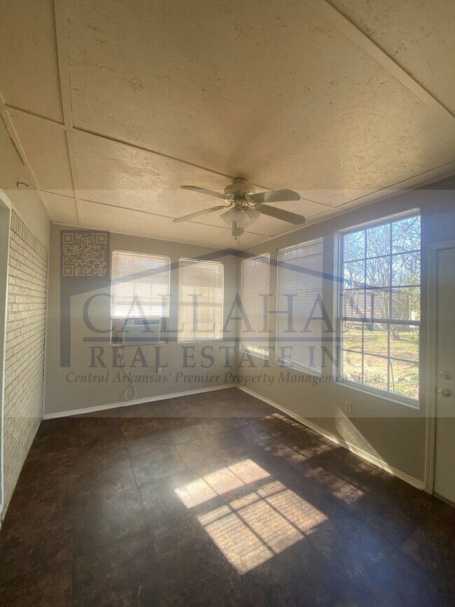 Building Photo - 303 S Longfield Ave