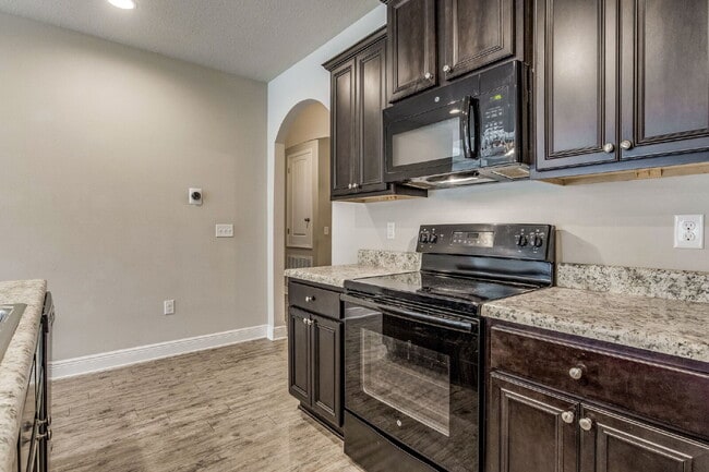 Building Photo - Welcome to this exquisite 4-bedroom, 2-bat...