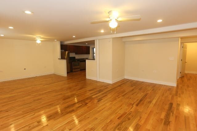 Building Photo - 1120 W Oakdale Ave