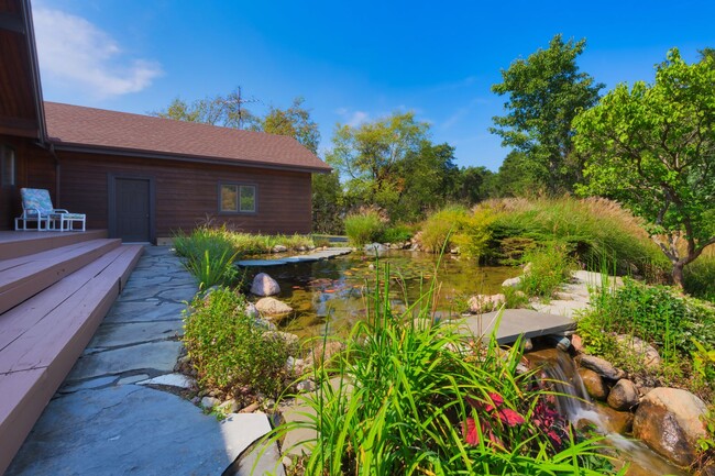 Building Photo - Three Bedroom Home in Hartford