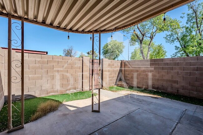 Building Photo - 600 S Dobson Rd