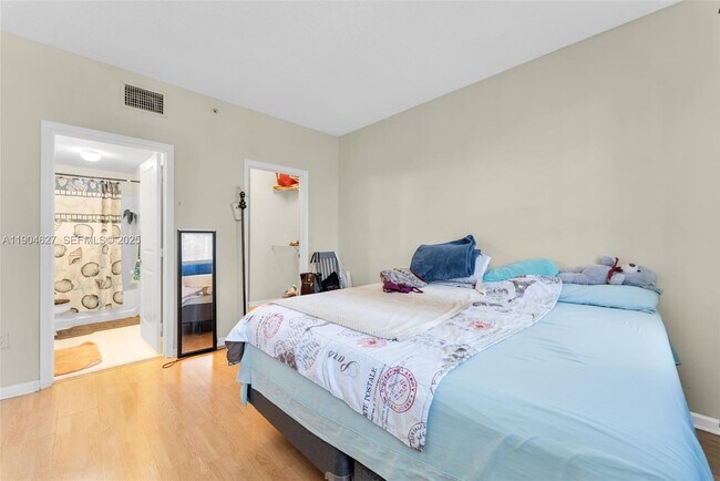 Building Photo - 5840 W Sample Rd