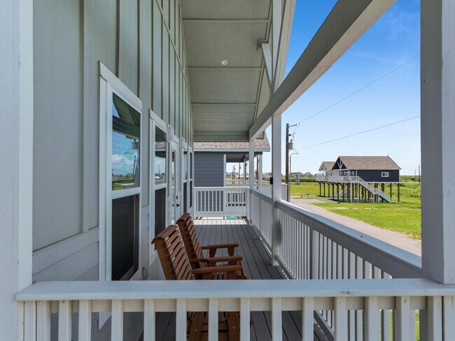 Building Photo - 1032 Sunset Cir