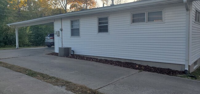 Building Photo - 2512-2514-2514 Braemore Rd