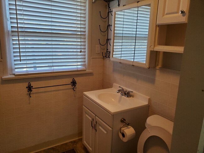 Building Photo - 705 N Boulevard